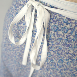バレエ　ラップスカート[小花いちご・ブルー61-117]A140WhiteBlue 3枚目の画像