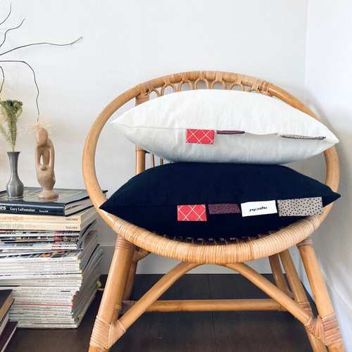 PUNIRU タペストリー 約W90cm×H60cmクッション30cmバッチ３つ 予約商品】千鳥柄クッションカバーBLACK | select shop Ruban