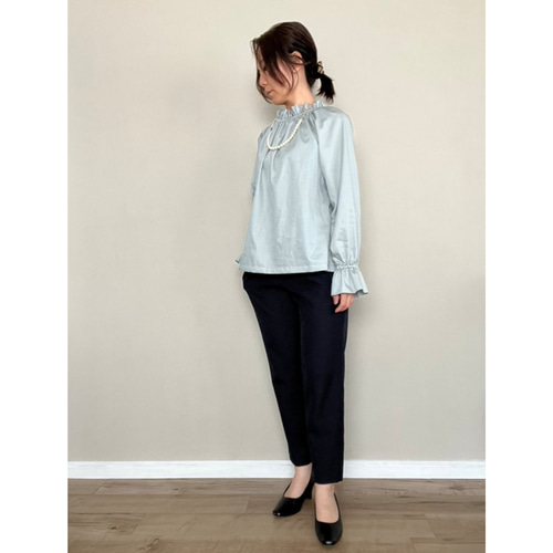 ブルーグレー 長袖サテンフリルブラウス（フォーマル＆普段使い