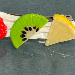 ミニバレッタ　フルーツのデコレーション　バレッタ　いちご　レモン　キウイ　管理2 3枚目の画像