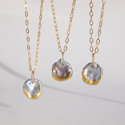 【限量3件】金箔花瓣珍珠項鍊 銀灰色罌粟珍珠 k14gf 50cm 第1張的照片