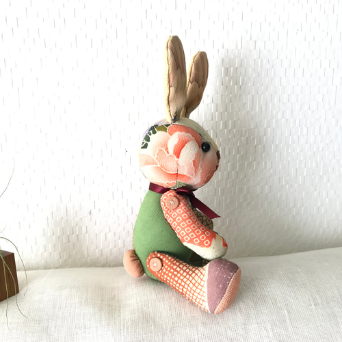 ビンテージ着物リメイク*うさぎ*ぬいぐるみ 花びら耳 ぬいぐるみ