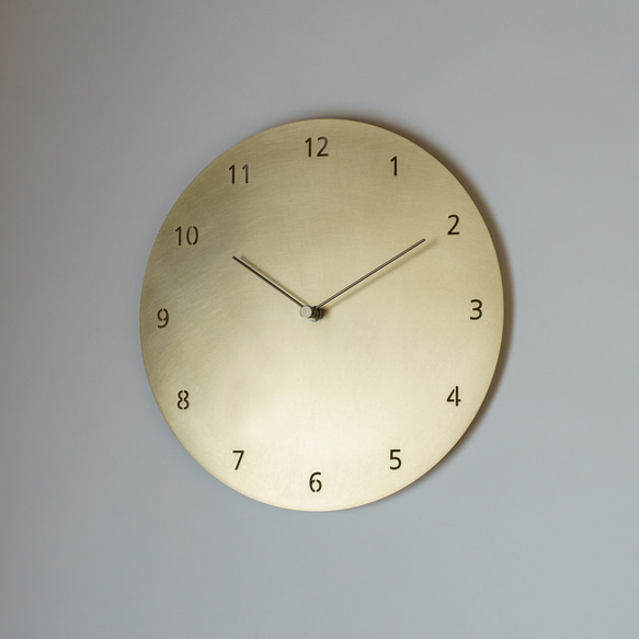 【受注製作】壁掛け時計 ＜タイプ2-300＞ 数字入り / 真鍮 2枚目の画像