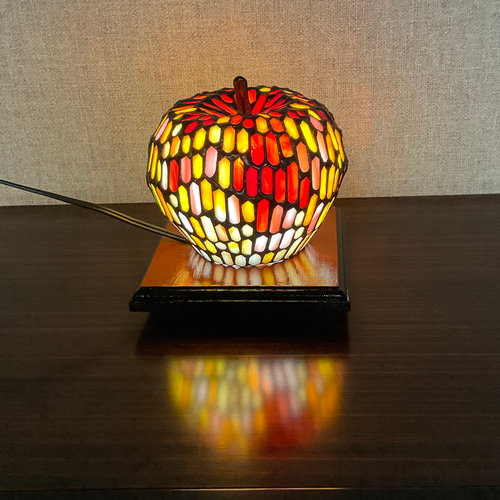 りんごのステンドグラスランプ 003 スタンドライト・テーブルランプ