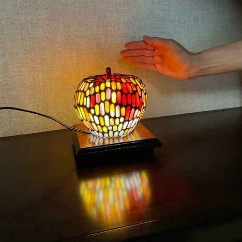 りんごのステンドグラスランプ 003 スタンドライト・テーブルランプ