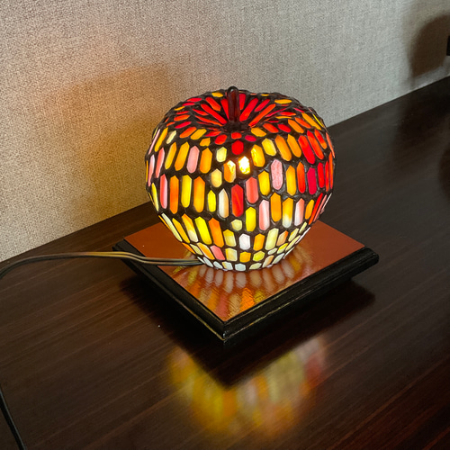 りんごのステンドグラスランプ 003 スタンドライト・テーブルランプ