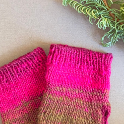 手編み　2WAY＊朝焼けの森♢ハンドウォーマー　お手元華やぐカラフルなグラデーション　NORO毛糸の便利な指出し手袋 15枚目の画像