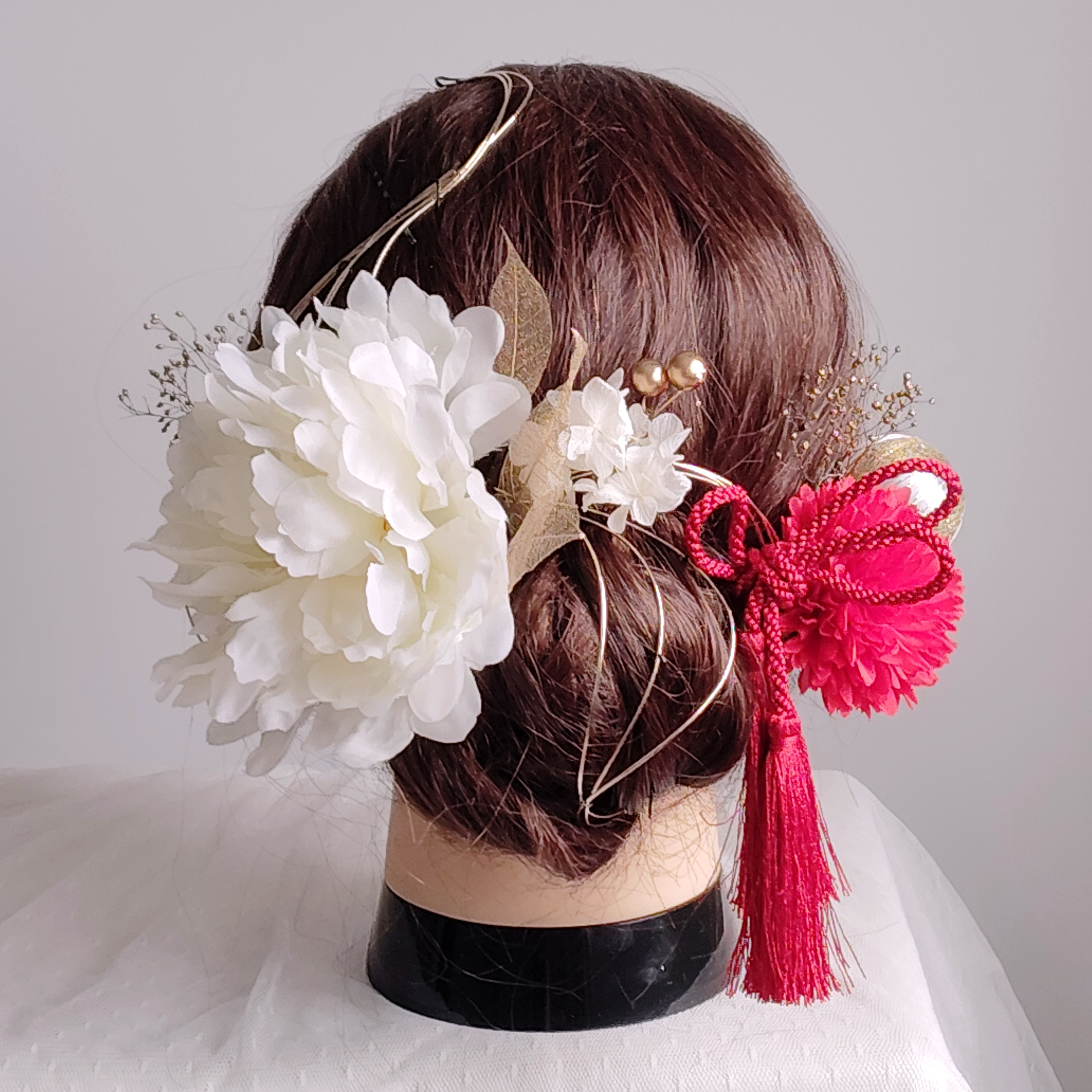 大輪の芍薬とタッセルの和装髪飾り　ヘアアクセ　ヘアアクセサリー　成人式　卒業式　結婚式　白無垢　色打掛　振袖　着物　ヘッ