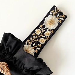 YONE 刺繍りぼんのワンハンドルバッグ　インド刺繍　巾着バッグ　卒業式　入学式　卒園式　バッグインバッグ　黒　冠婚葬祭 3枚目の画像
