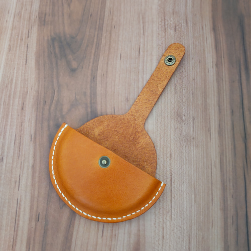 本革を使ったニベア缶の収納携帯用ミニポーチ ポーチ Atelier Wild