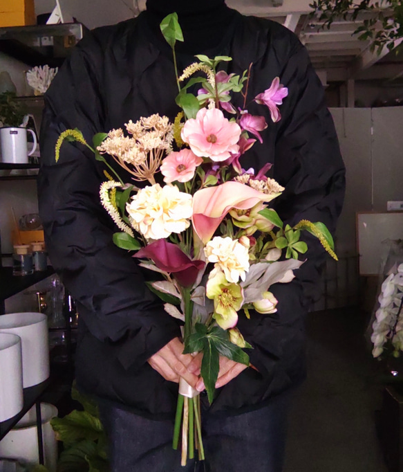 ピンク×グリーンの春色ブーケ  結婚式 ブーケ 造花ブーケ ウェディング 前撮り 6枚目の画像