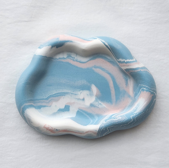 雲トレイ / アクセサリートレイ - Dusty blue marble ジェスモナイト/キャンドルトレイ/マーブル 1枚目の画像