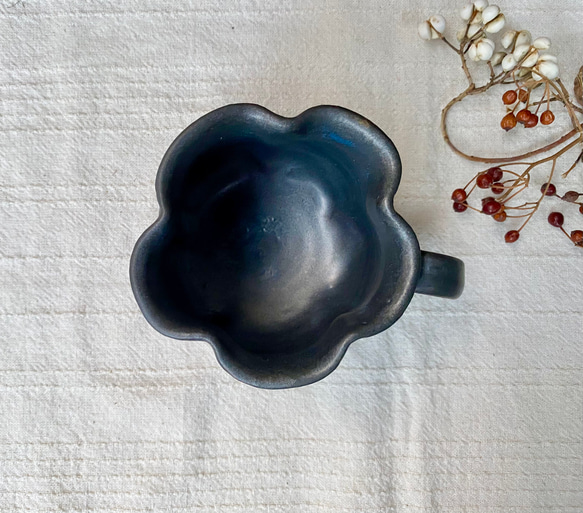 しのぎの輪花マグカップ（青銅釉） 2枚目の画像