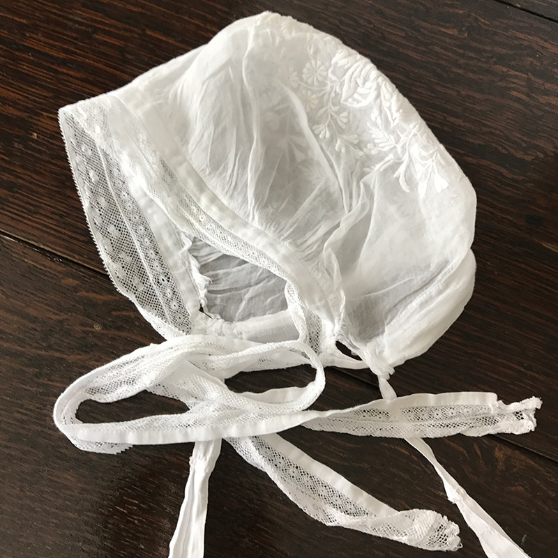 ベビーボンネット　レース刺繍 夏用 　お人形用にも　12CLw16