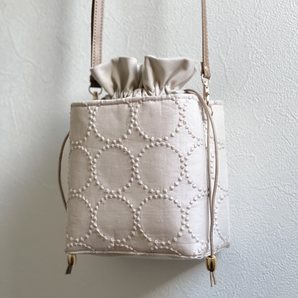 ⚮̈ミナペルホネンtambourine beige ネリオバッグあおり巾着