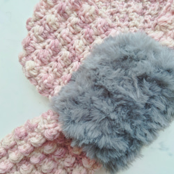マフラー ファー ピンク MIX 段染め グレー ファー ショートマフラー 編み 手編み 編み物 2枚目の画像