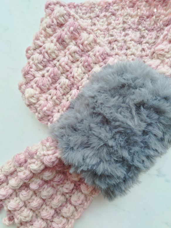マフラー ファー ピンク MIX 段染め グレー ファー ショートマフラー 編み 手編み 編み物 2枚目の画像