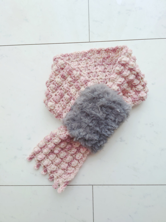 マフラー ファー ピンク MIX 段染め グレー ファー ショートマフラー 編み 手編み 編み物 3枚目の画像