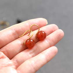 春季新品【數量有限/選擇】堅果狀紅瑪瑙圓球手術不鏽鋼耳環（耳環） 第8張的照片