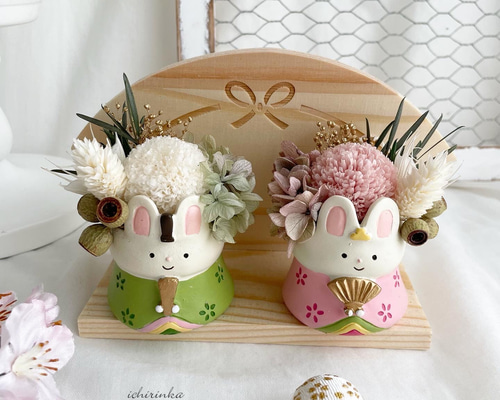 淡色のプリザで飾った「うさぎの雛人形」アレンジメント プリザーブド