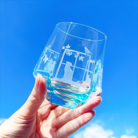 「窓辺の猫」 六角グラス  (ブルー/ピンク/スモークグレー) 6枚目の画像