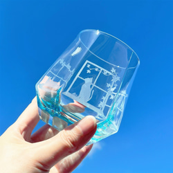 「窓辺の猫」 六角グラス  (ブルー/ピンク/スモークグレー) 2枚目の画像