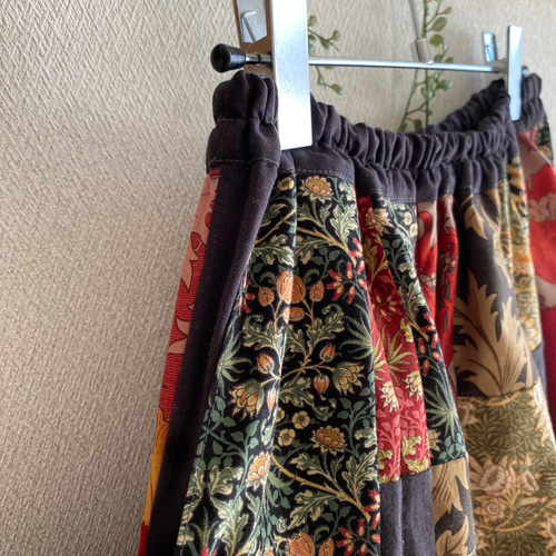再販3 紡ぐ♪ウィリアムモリスのパッチワークスカート(レッド 再販3 紡ぐ♪ウィリアムモリスのパッチワークスカート(レッド