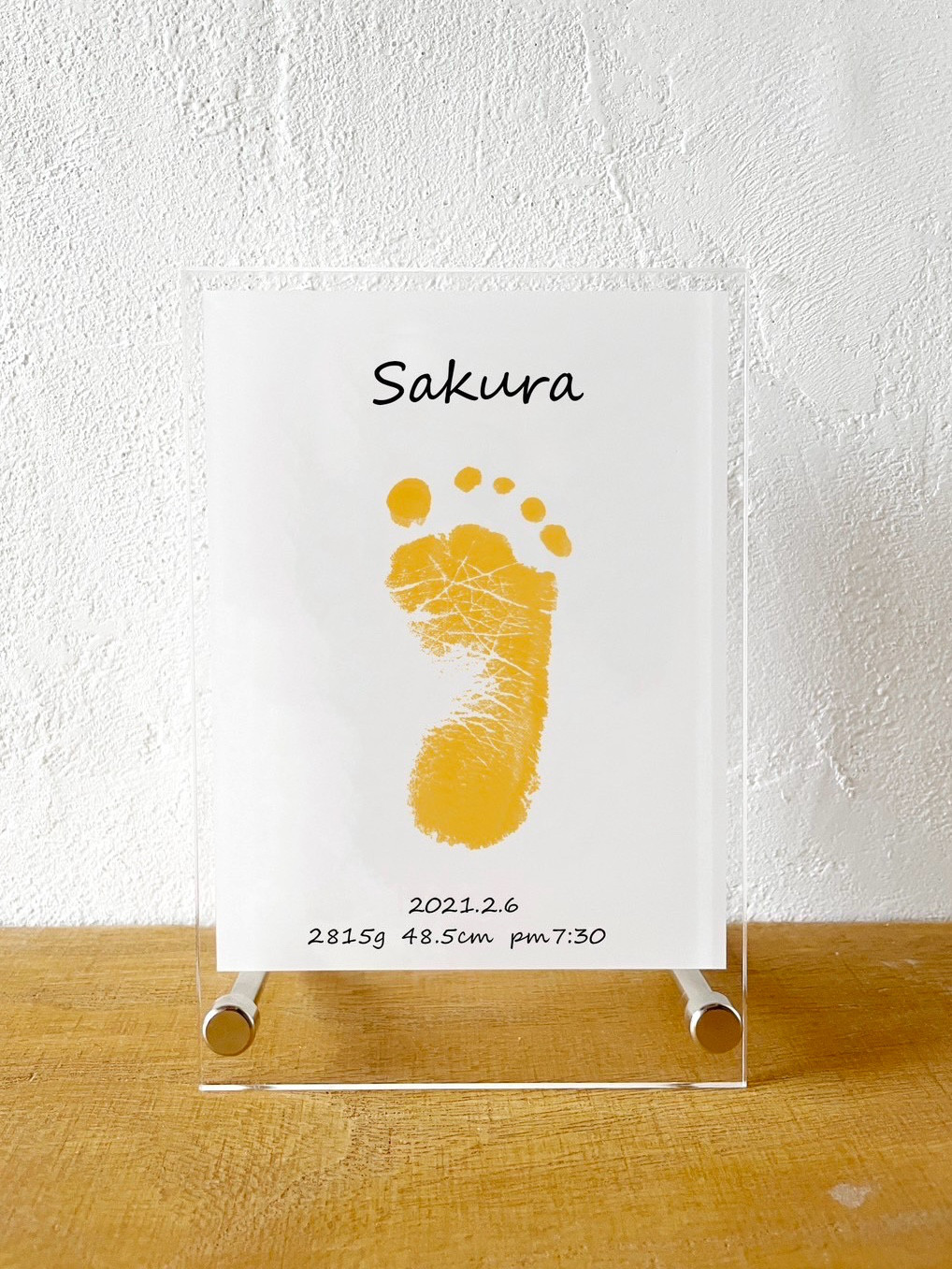 選べる色！★赤ちゃん足形★ 【命名書 新生児〜】アクリルフォトスタンド 背景白 ベビー（足形9cm前後まで）