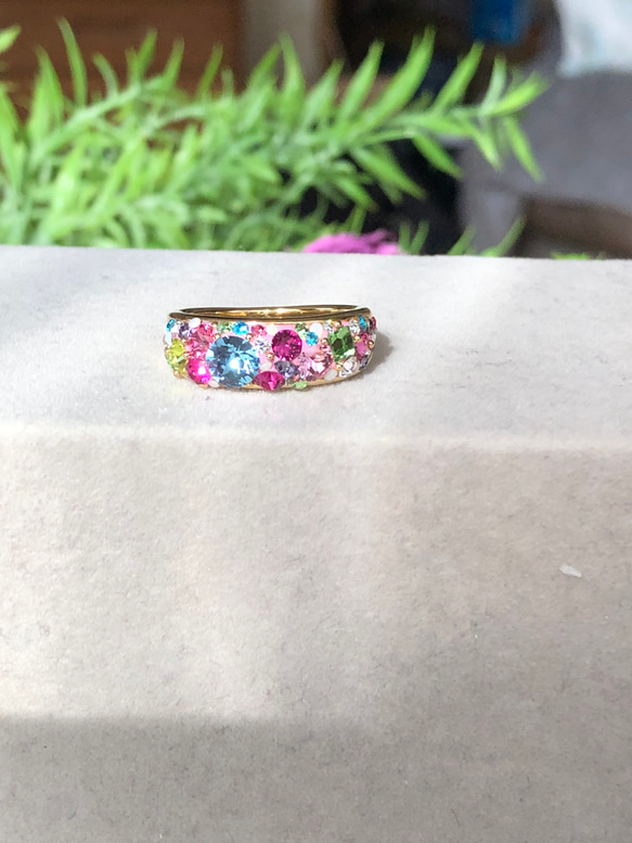 【再販×2】キラキラ カラフルな宝石箱 キュートなピンク系 スワロフスキー グルーデコ リング 少し細 指輪 No.32 4枚目の画像