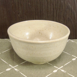 陶器 ひとくち茶碗・深型　藁白【240119】 1枚目の画像