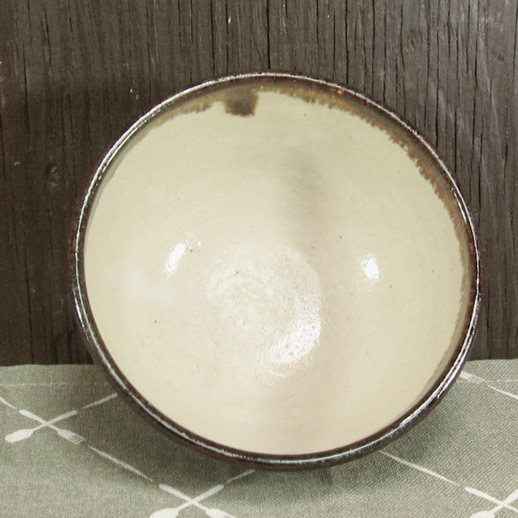 陶器 ひとくち茶碗・深型　こげ茶＋白（2）【240117】 3枚目の画像