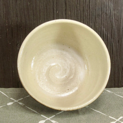 陶器 ひとくち茶碗・深型　こげ茶＋白（1）【240116】 3枚目の画像