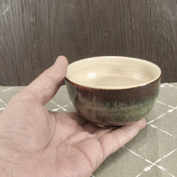 陶器 ひとくち茶碗・深型　こげ茶＋白（1）【240116】 5枚目の画像