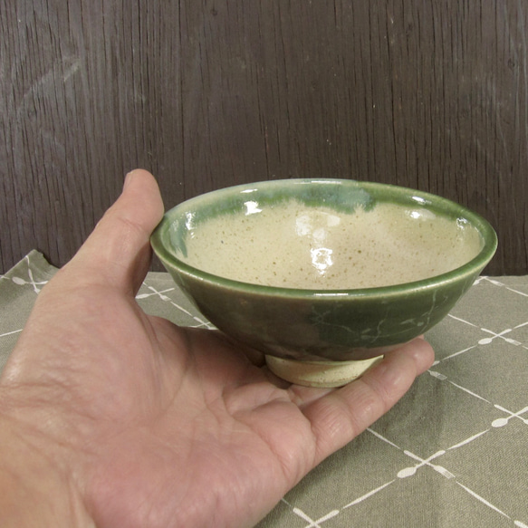 陶器 ご飯茶碗（大） 緑＋ベージュ【240107】 5枚目の画像