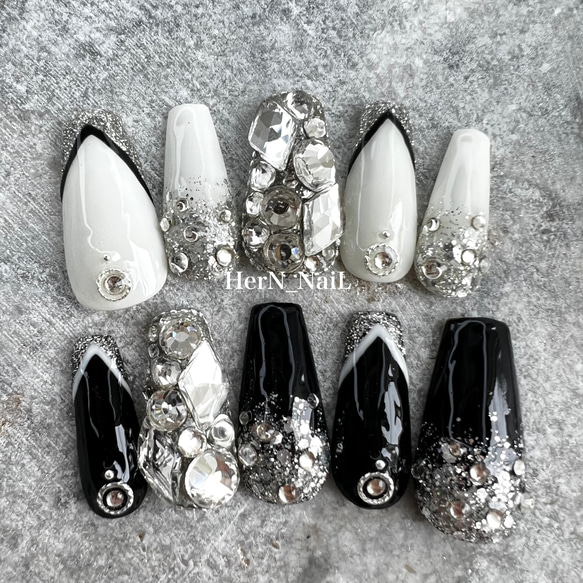 ブラックホワイトVフレンチグラデーションネイルチップ ネイル