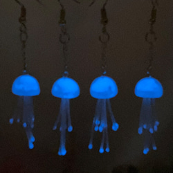 蓄光クラゲのピアス・イヤリング・マスクチャーム 3枚目の画像