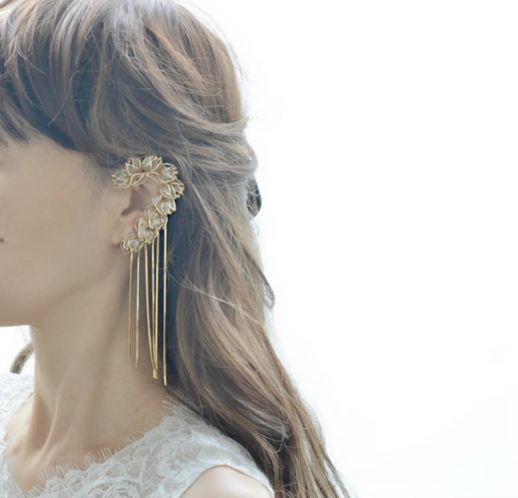 半透明ゴールドのイヤーカフ　ウェディング　パーティー