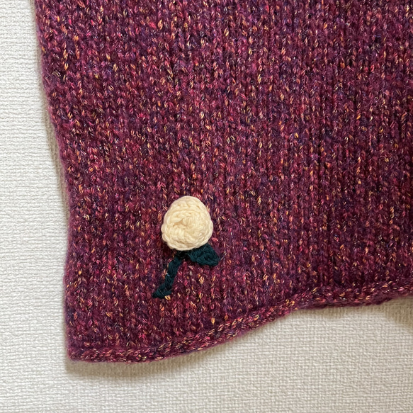 手編み　ベスト　手編みのベスト　赤　ラメ入り　バラのモチーフ　バラ　手縫い 3枚目の画像