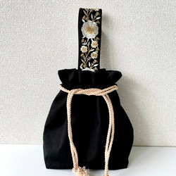 YONE 刺繍リボンのワンハンドルバッグ　インド刺繍　巾着バッグ　母の日　プレゼント　バッグインバッグ　黒　冠婚葬祭 4枚目の画像