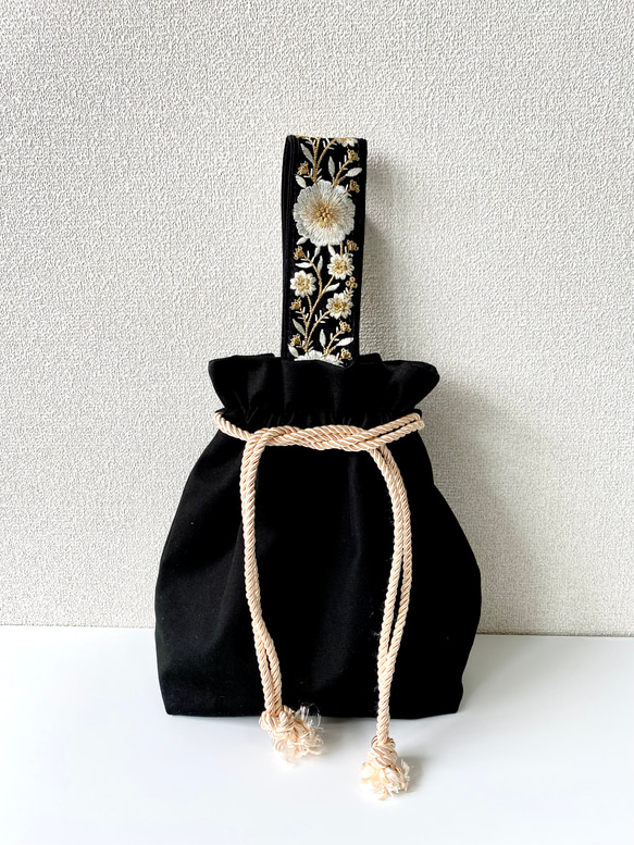 YONE 刺繍リボンのワンハンドルバッグ　インド刺繍　巾着バッグ　母の日　プレゼント　バッグインバッグ　黒　冠婚葬祭 4枚目の画像