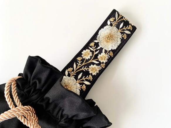 YONE 刺繍リボンのワンハンドルバッグ　インド刺繍　巾着バッグ　母の日　プレゼント　バッグインバッグ　黒　冠婚葬祭 3枚目の画像