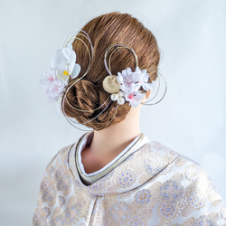 胡蝶蘭と桜の髪飾り 結婚式・成人式・卒業式に 白 ピンク 和装 和風 アーティフィシャルフラワー 5枚目の画像