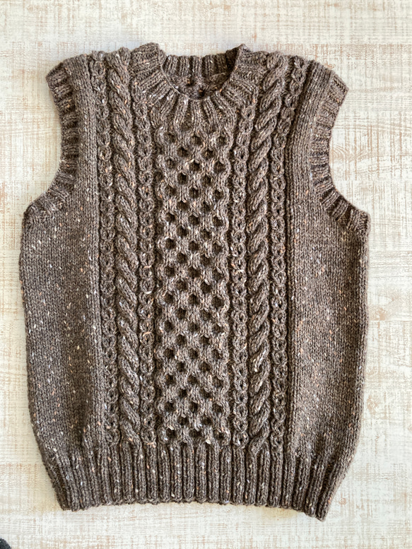 アラン模様の手編みベスト ハニカム模様のアランベスト ベスト