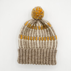 ボンボン付きニット帽　二目ゴム編み　編み込み　手編み　グレー　アイボリー　カラシ 5枚目の画像
