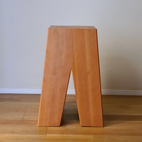 彫刻のようなスツール サイドテーブル 花台 椅子 置物 オブジェ 無垢