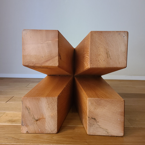 彫刻のようなスツール サイドテーブル 花台 椅子 置物 オブジェ 無垢