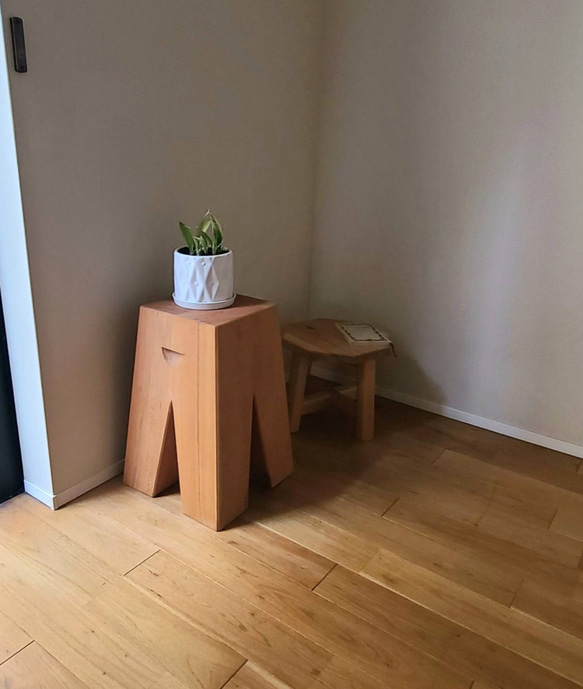 スツール　飾り台　サイドテーブル　オブジェ　無垢 スツール 飾り台 サイドテーブル オブジェ 無垢 彫刻のようなスツール