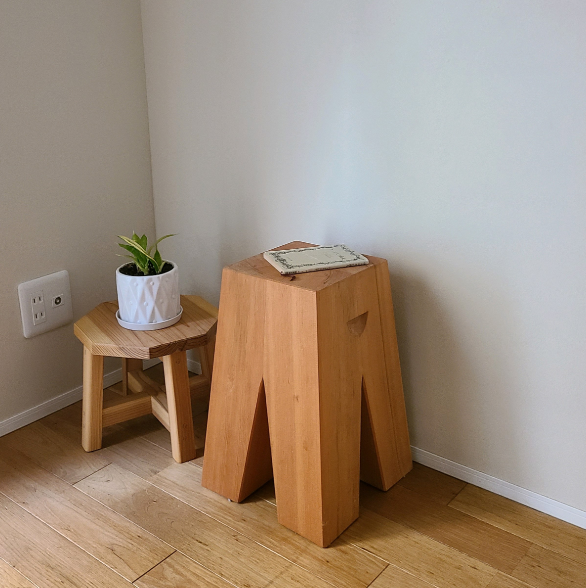 日光彫　スツール　サイドテーブル　花台　小物入れ　ミニテーブルセット