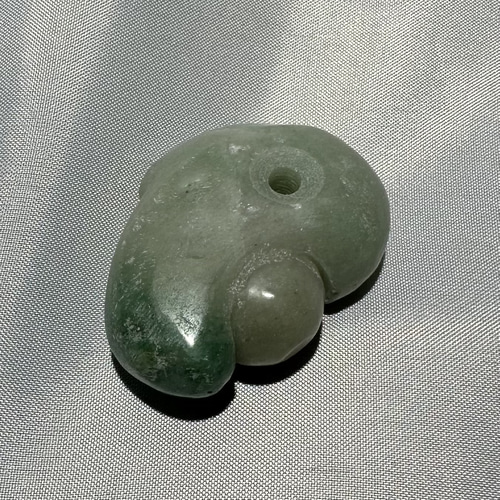 翡翠勾玉 濃美麗 青 糸魚川 糸魚川翡翠入コン沢勾玉青翡翠