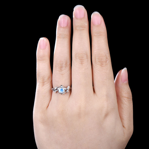 ユニークなローズフラワーリング 6月の誕生石 天然ムーンストーン